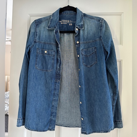 Gap Denim Shirt - Picture 2 of 6